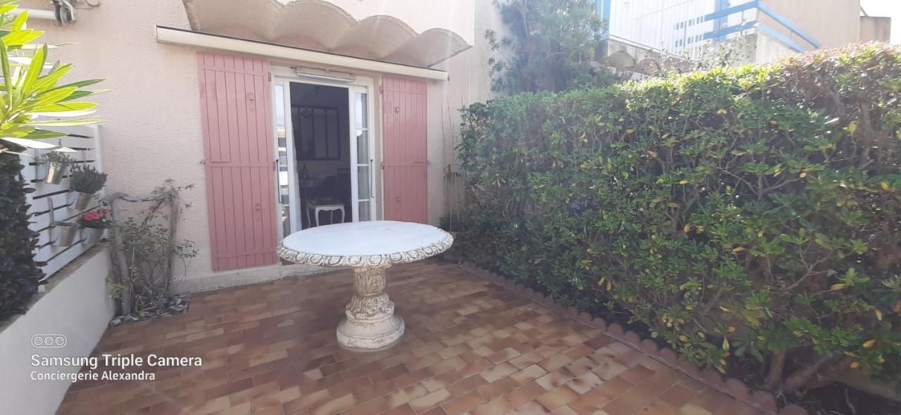 Villa Aux Capellans Sur La Marina Pour 4 Personnes - Vue Marina - Parking - Plage A 5 Min A Pied Saint-Cyprien  Buitenkant foto